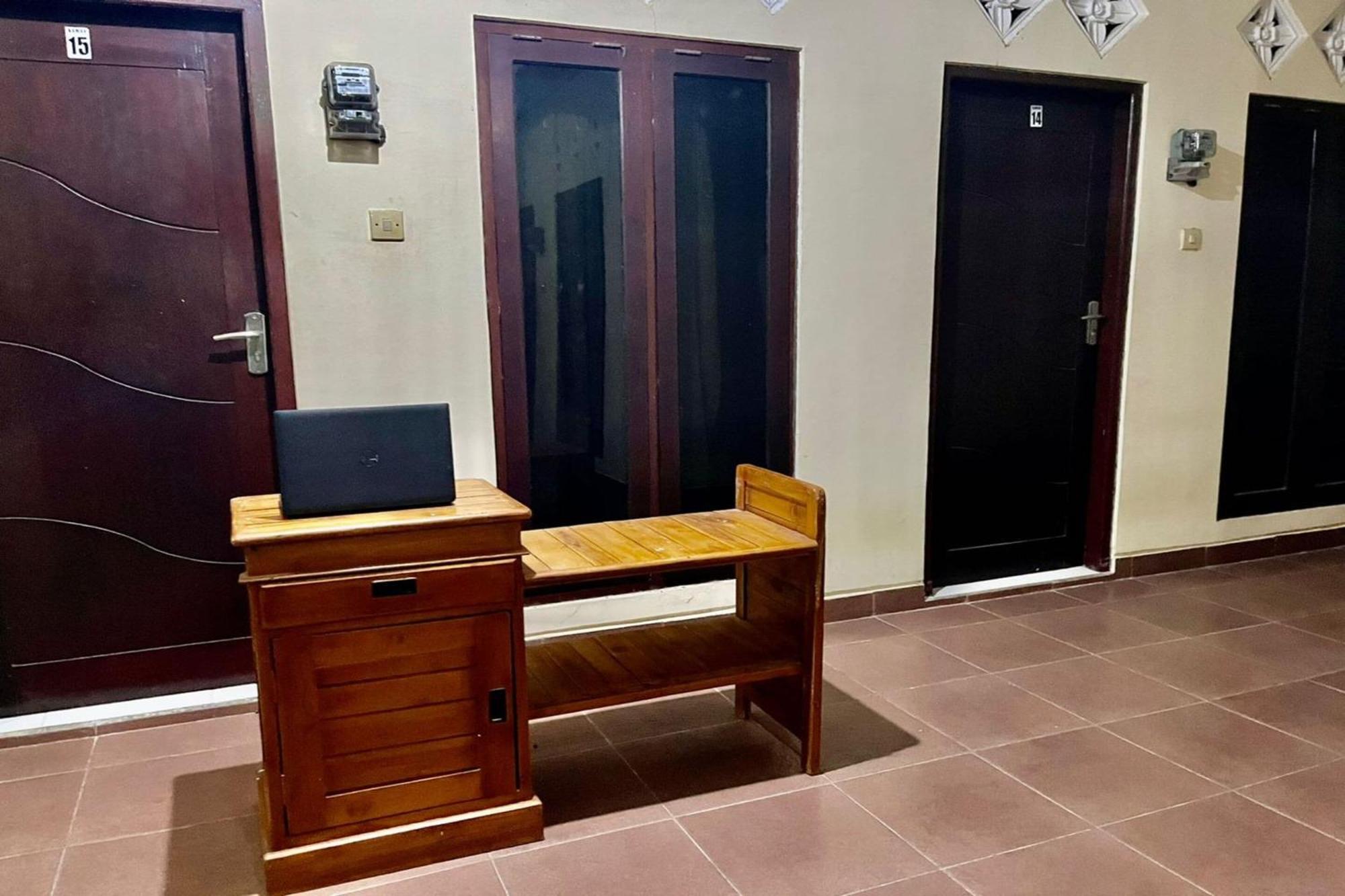 Oyo Life 93504 Kost Krisna Otel Temukus Dış mekan fotoğraf