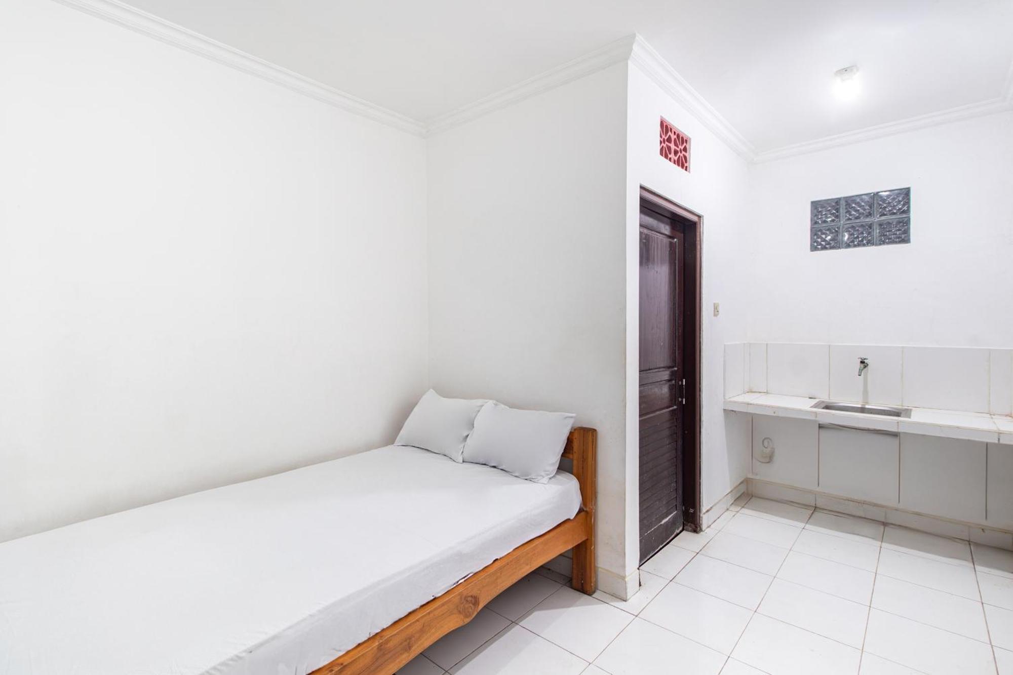 Oyo Life 93504 Kost Krisna Otel Temukus Dış mekan fotoğraf