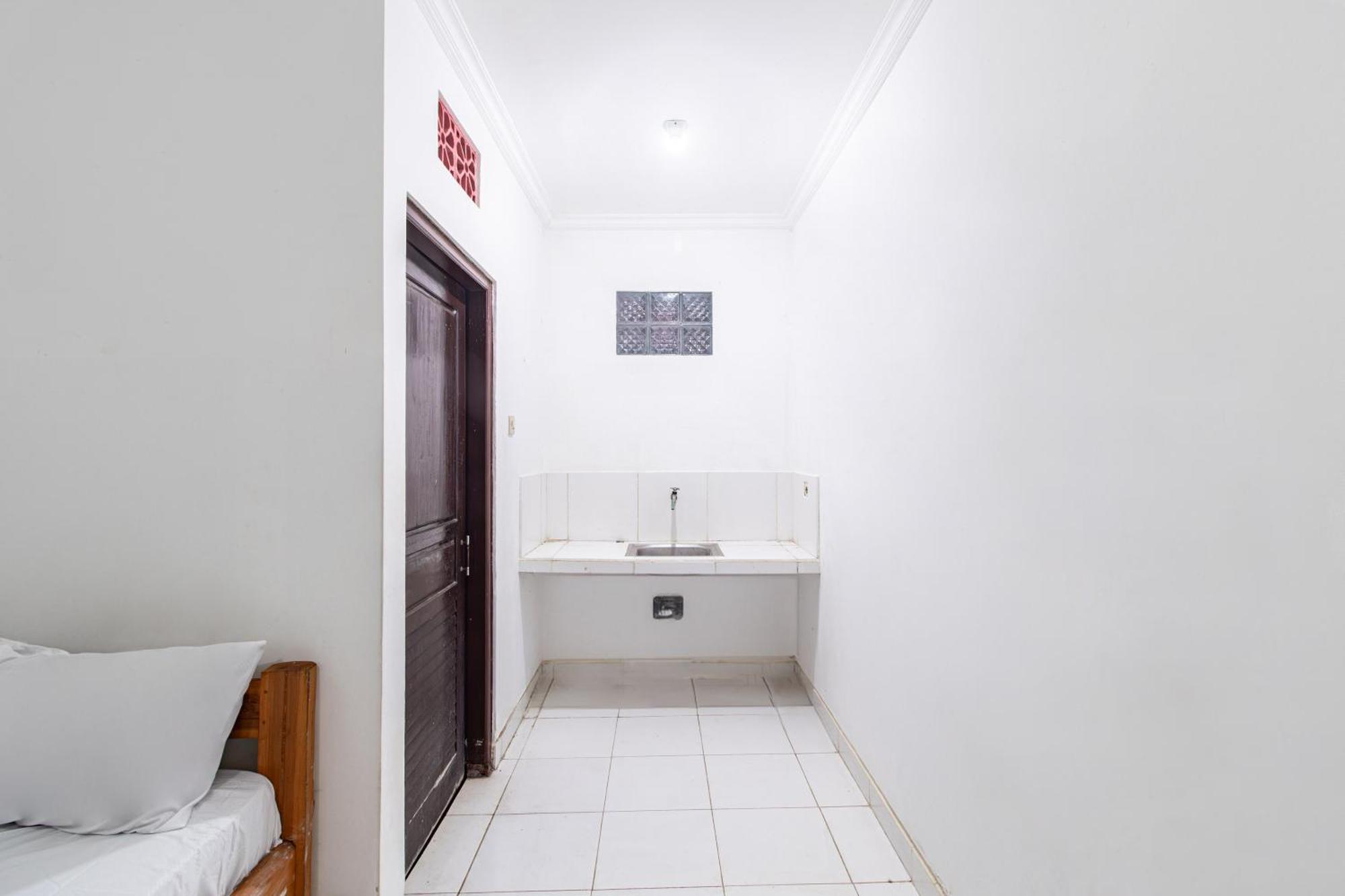 Oyo Life 93504 Kost Krisna Otel Temukus Dış mekan fotoğraf