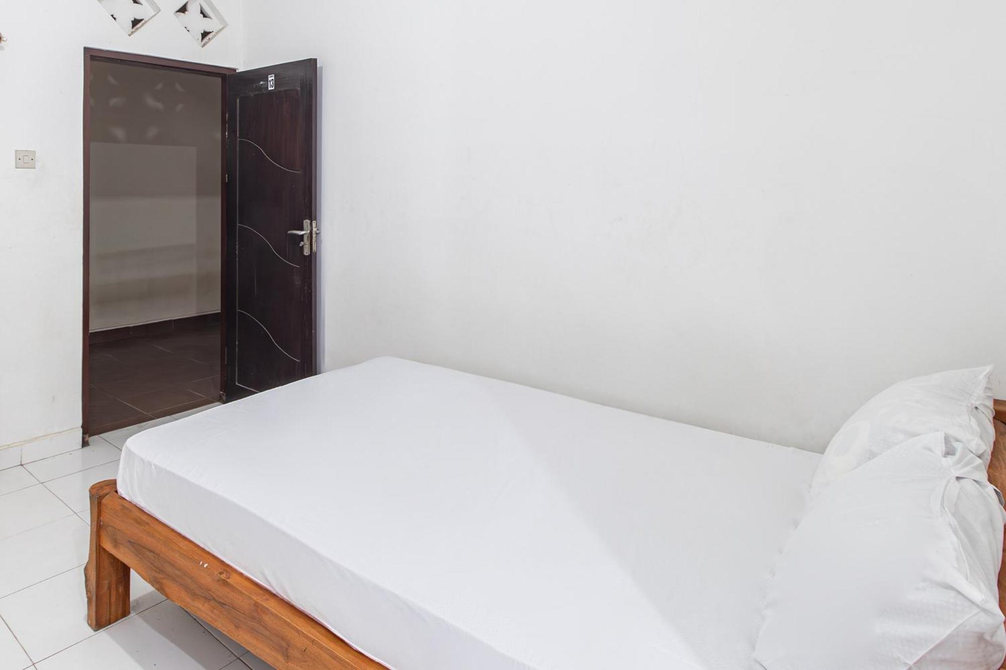 Oyo Life 93504 Kost Krisna Otel Temukus Dış mekan fotoğraf