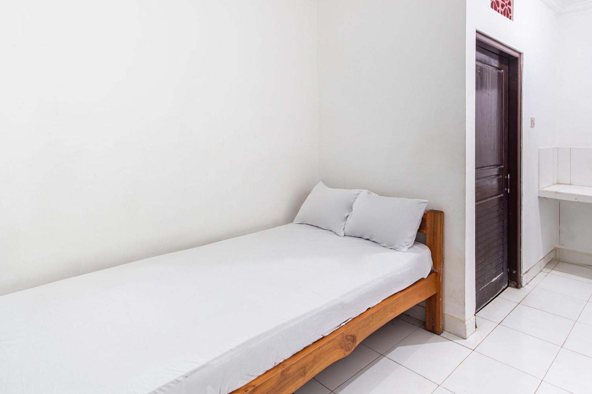 Oyo Life 93504 Kost Krisna Otel Temukus Dış mekan fotoğraf