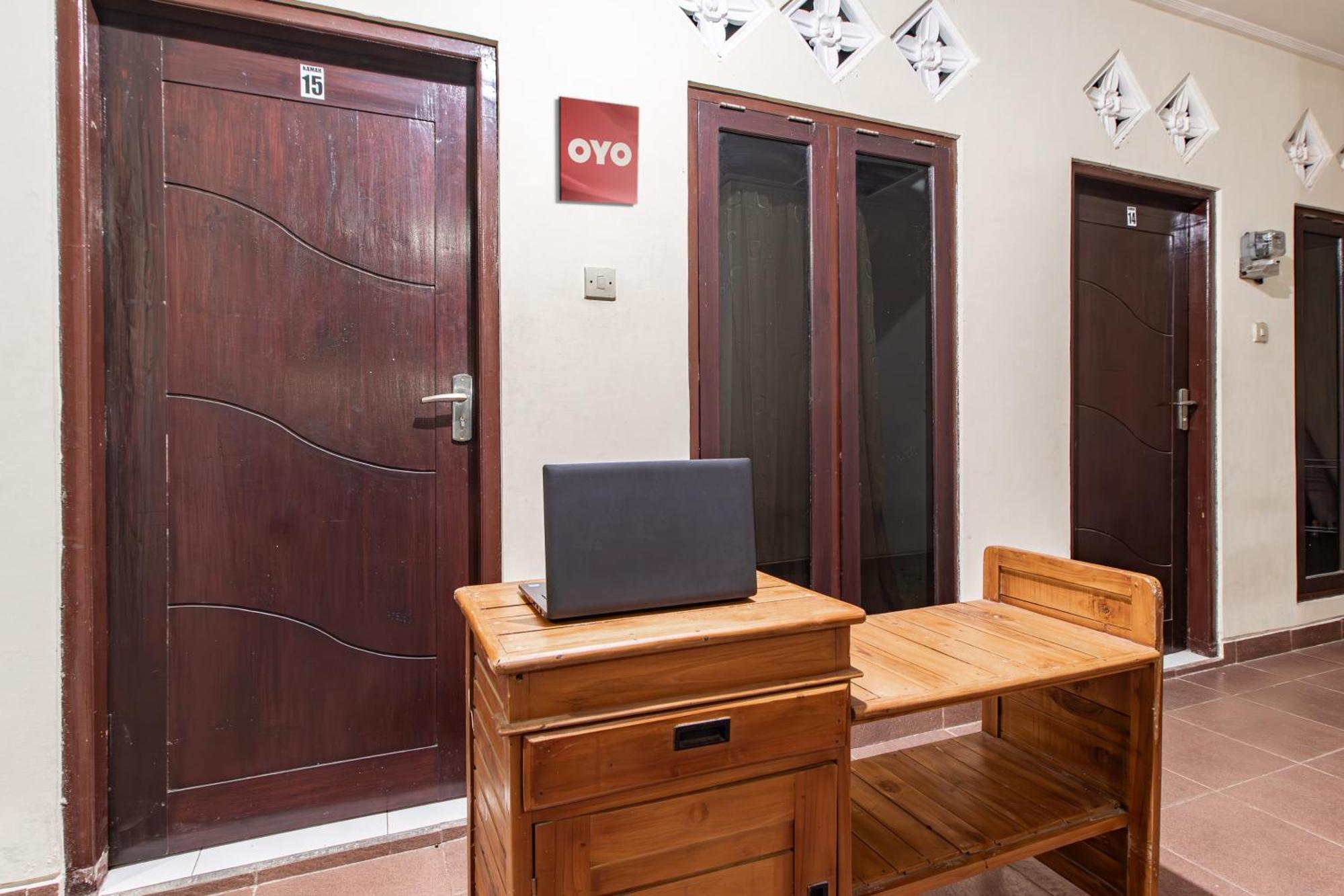 Oyo Life 93504 Kost Krisna Otel Temukus Dış mekan fotoğraf